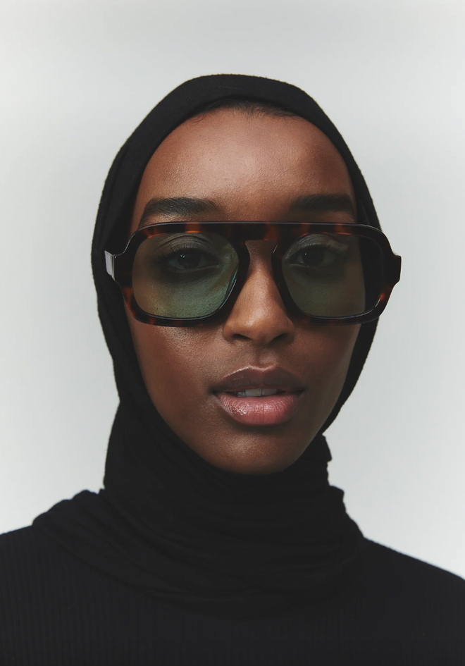 Jane in Brown Tortoise