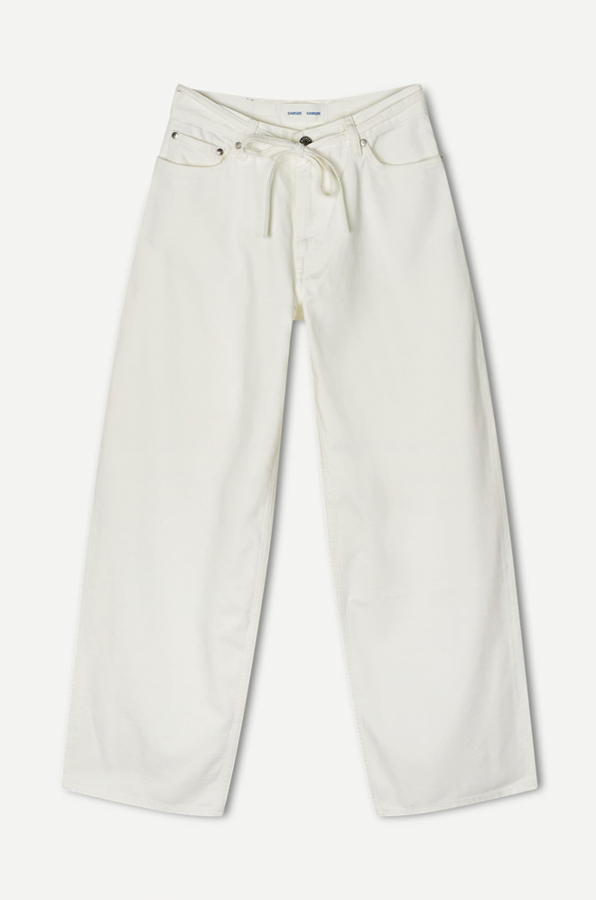 Saharper Belted Jeans