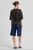 Enora Brooch Tee - Chocolate Torte