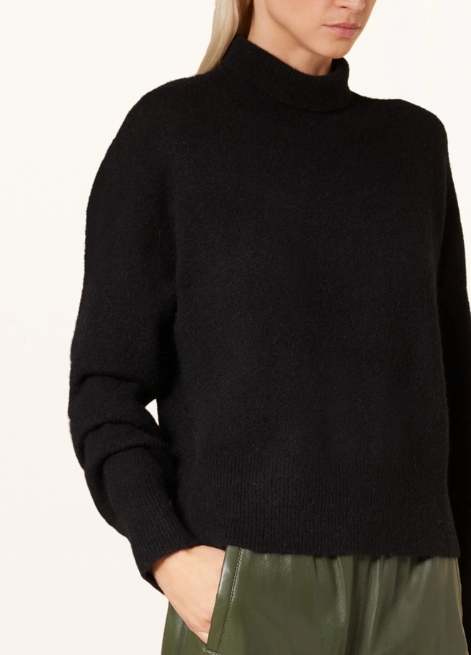 Nola Turtleneck